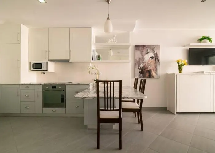 Casa Amarela Al 3030 *