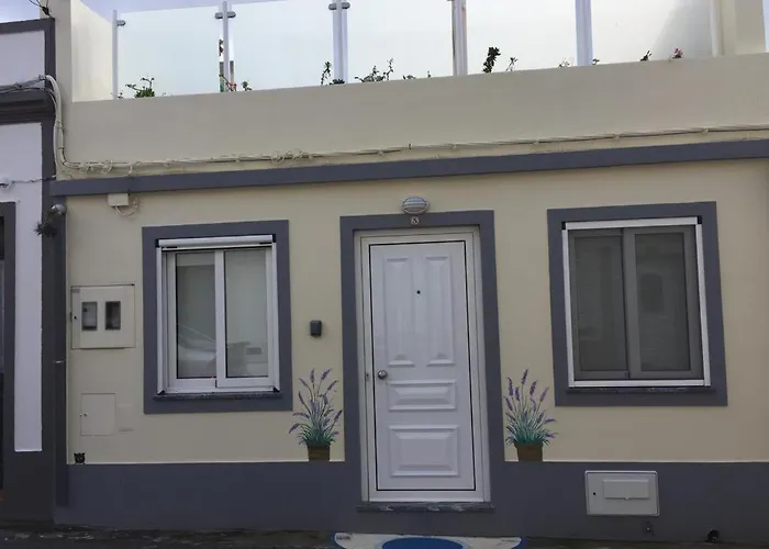 Prázdninový dům Casa Amarela Al 3030 *